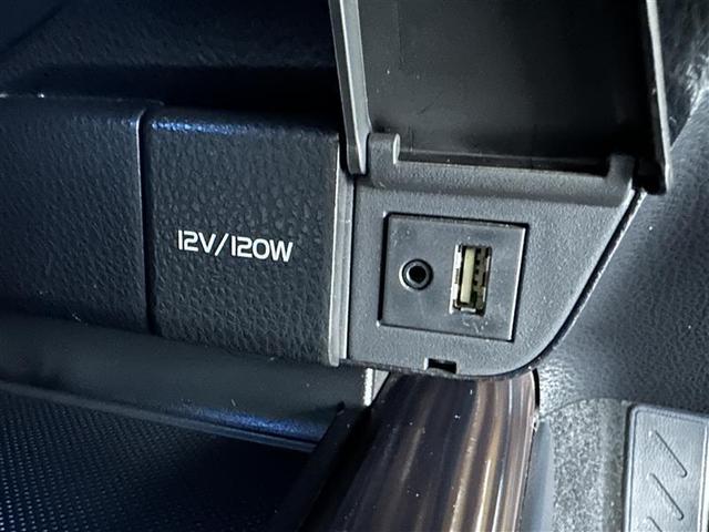 カムリ Ｇレザーパッケージ　衝突被害軽減　ＤＶＤプレーヤー　定期点検記録簿　ＬＥＤランプ　ナビＴＶ　横滑り防止　本革シート　電動シート　地デジＴＶ　イモビライザー　エアバッグ　キーフリー　メモリ－ナビ　オートクルーズ　ＡＢＳ（23枚目）