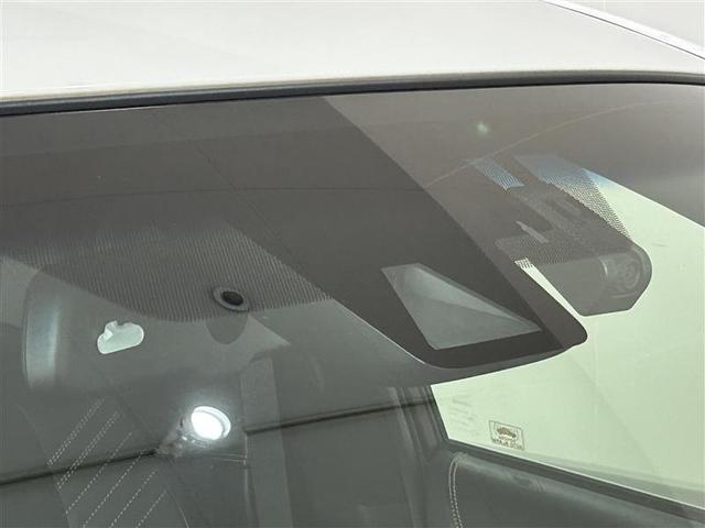 ハリアー プレミアム　メタル　アンド　レザーパッケージ　横滑り防止機能　メモリナビ　プリクラッシュセーフティー　レザーシート　キーレス　アルミホイール　ＡＢＳ　地デジ　バックガイドモニター　クルーズコントロール　ワンオーナー　盗難防止装置　パワーシート（4枚目）