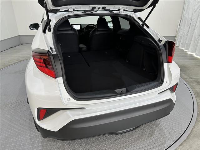 C-HR G モード ネロ セーフティプラスIII プリクラッシュセーフティ 盗難防止装置 LEDヘッドライト キーレス 半革 クルコン 定期点検記録簿 メモリーナビ ETC スマートキー ミュージックプレイヤー接続可 ワンオーナー バックカメラ(30枚目)