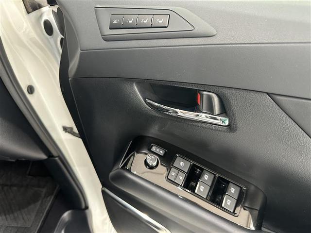 アルファードハイブリッド ＳＲ　Ｃパッケージ　点検記録簿　ワンオナ　バックモニター　オートエアコン　ＬＥＤ　横滑り防止機能　ＡＢＳ　イモビ　アルミ　ドライブレコーダー　ナビ＆ＴＶ　４ＷＤ　ミュージックプレイヤー接続可　３列シート　メモリーナビ（8枚目）