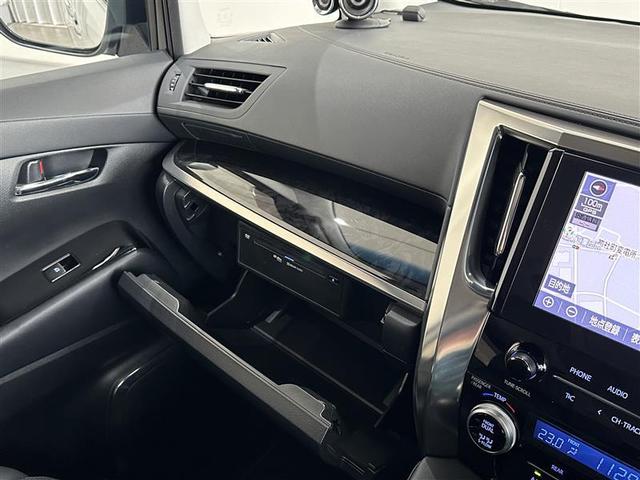 アルファードハイブリッド ＳＲ　Ｃパッケージ　点検記録簿　ワンオナ　バックモニター　オートエアコン　ＬＥＤ　横滑り防止機能　ＡＢＳ　イモビ　アルミ　ドライブレコーダー　ナビ＆ＴＶ　４ＷＤ　ミュージックプレイヤー接続可　３列シート　メモリーナビ（22枚目）