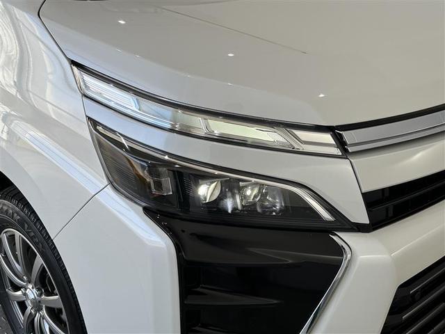 ヴォクシー ZS 煌III プリクラッシュ スマートキ アイスト DVD再生機能 記録簿付き 横滑り防止装置 ナビTV アルミ 三列シート WAC 盗難防止 オートエアコン キーレス ETC装備 パワステ メモリナビ クルコン(7枚目)