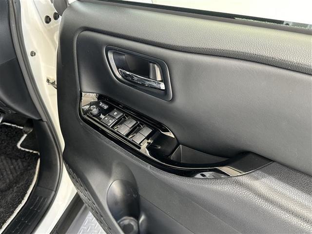 ヴォクシー ZS 煌III プリクラッシュ スマートキ アイスト DVD再生機能 記録簿付き 横滑り防止装置 ナビTV アルミ 三列シート WAC 盗難防止 オートエアコン キーレス ETC装備 パワステ メモリナビ クルコン(9枚目)