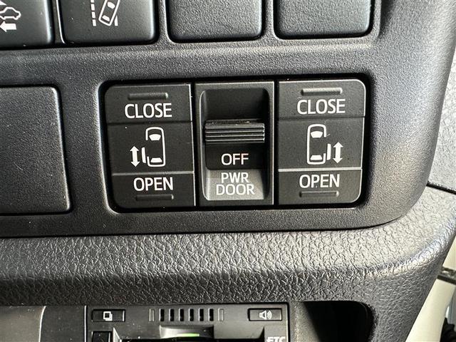 ヴォクシー ZS 煌III プリクラッシュ スマートキ アイスト DVD再生機能 記録簿付き 横滑り防止装置 ナビTV アルミ 三列シート WAC 盗難防止 オートエアコン キーレス ETC装備 パワステ メモリナビ クルコン(25枚目)