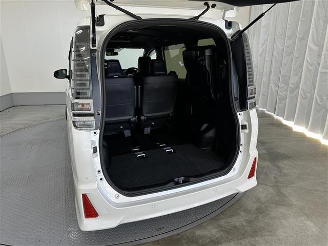 ヴォクシー ZS 煌III プリクラッシュ スマートキ アイスト DVD再生機能 記録簿付き 横滑り防止装置 ナビTV アルミ 三列シート WAC 盗難防止 オートエアコン キーレス ETC装備 パワステ メモリナビ クルコン(29枚目)