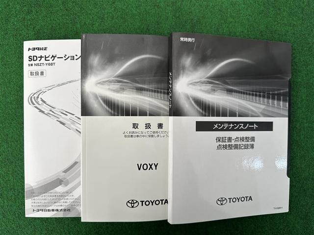 ヴォクシー ZS 煌III プリクラッシュ スマートキ アイスト DVD再生機能 記録簿付き 横滑り防止装置 ナビTV アルミ 三列シート WAC 盗難防止 オートエアコン キーレス ETC装備 パワステ メモリナビ クルコン(39枚目)