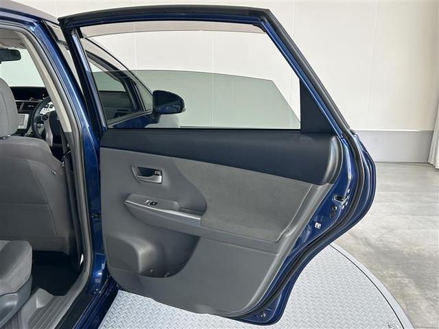 プリウスα S ワンオーナ スマキー 盗難防止システム 整備記録簿 パワーウィンドウ ESC 運転席エアバッグ サイドカーテンエアバック デュアルエアバック ETC車載器 キーレスエントリー オートエアコン アルミ(26枚目)