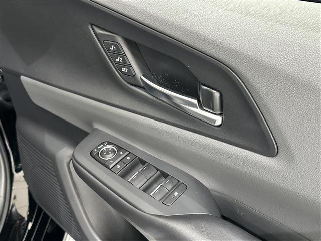 プリウス Ｚ　リアカメラ　プリクラッシュ　ＰＷシート　１オーナ　エアロ　メモリナビ　ＡＣ１００Ｖ電源　ＬＥＤランプ　ナビ・ＴＶ　オートクルーズ　アルミホイール　ＡＣ　運転席エアバッグ　横滑り防止装置　ＥＴＣ付（9枚目）