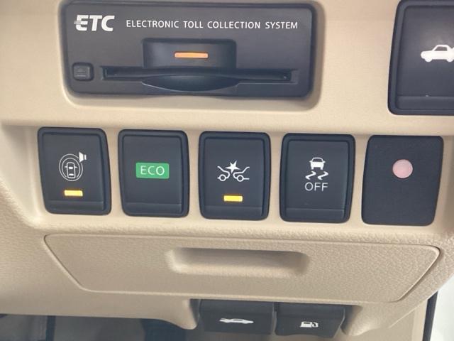 ティアナ ＸＬナビＡＶＭパッケージ　メモリーナビ・アラウンドビューモニター・ＥＴＣ・ドラレコ・禁煙車・ＶＤＣ・ＳＲＳエアバック・エマージェンシーブレーキ・ＢＳＷ・車線逸脱警報・クルーズコントロール・取扱説明書・記録簿・スペアキー（15枚目）