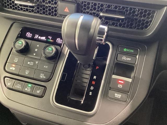 ステップワゴン スパーダプレミアムライン　Ｂｌｕｅｔｏｏｔｈ・純正ナビ・マルチビューカメラ・リヤ席モニター・ＥＴＣ２．０・禁煙車・ワンオーナー・横滑り防止装置・サイドカーテンエアバック・パワーテールゲート・シートヒーター・ブレーキホールド（14枚目）