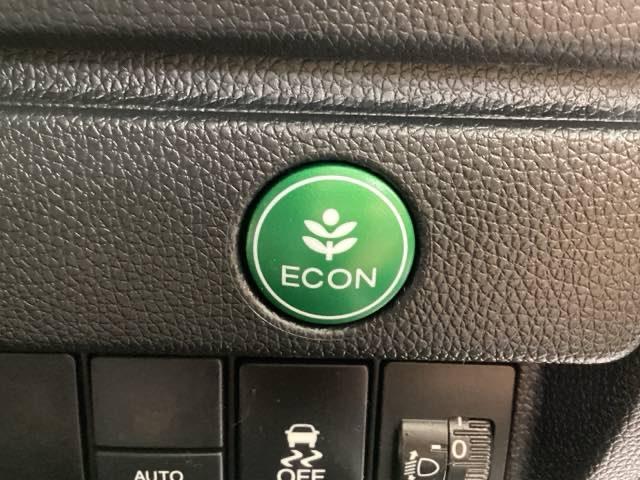 フィット １３Ｇ・Ｆパッケージ　Ｂｌｕｅｔｏｏｔｈ・純正ナビ・リアカメラ・禁煙車・ワンオーナー・ＶＳＡ・ＳＲＳエアバック・オートＡ／Ｃ・ドアバイザー・マッドガード・アームレスト・スマートキー・取扱説明書・記録簿・スペアキー（17枚目）