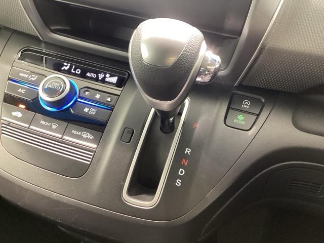 フリード＋ Ｇ・ホンダセンシング　Ｂｌｕｅｔｏｏｔｈ・純正ナビ・リアカメラ・ＥＴＣ・禁煙車・ワンオーナー・ＶＳＡ・ＳＲＳエアバック・両側電動スライドドア・ＨＩＤヘッドライト・オートＡ／Ｃ・フロントガラス熱線・記録簿・スペアキー（13枚目）