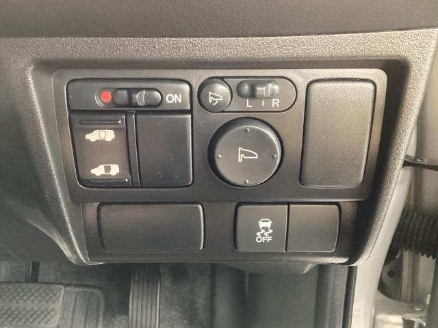 フリードハイブリッド ジャストセレクション　Ｂｌｕｅｔｏｏｔｈ・社外メモリーナビ・リアカメラ・ＥＴＣ・禁煙車・ＶＳＡ・ＳＲＳエアバック・クルーズコントロール・ＨＩＤヘッドライト・オートＡ／Ｃ・左側電動スライドドア・スマートキー・取扱説明書（18枚目）