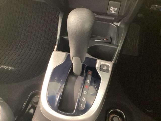 フィット 15XL Bluetooth・純正ナビ・リアカメラ・ETC・禁煙車・安心パッケージ・VAS・サイドカーテンエアバック・シートヒーター・HIDヘッドライト・ドアバイザー・オートA/C・スペアキー・スマートキー(13枚目)