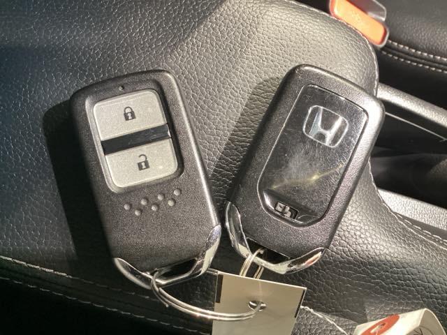 フィット 15XL Bluetooth・純正ナビ・リアカメラ・ETC・禁煙車・安心パッケージ・VAS・サイドカーテンエアバック・シートヒーター・HIDヘッドライト・ドアバイザー・オートA/C・スペアキー・スマートキー(25枚目)