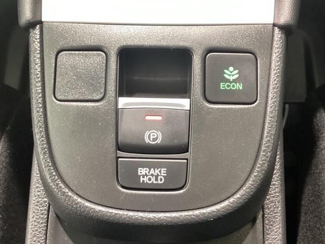 フィット ｅ：ＨＥＶホーム　当社デモカー・Ｂｌｕｅｔｏｏｔｈ・純正ナビ・リアカメラ・ＥＴＣ２．０・前後ドラレコ・・禁煙車・ワンオーナー・ＶＳＡ・サイドカーテンエアバック・電子パーキング・ブレーキホールド・ドアバイザー・スペアキー（16枚目）