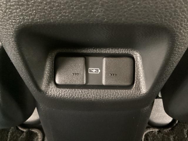 フィット ｅ：ＨＥＶホーム　当社デモカー・Ｂｌｕｅｔｏｏｔｈ・純正ナビ・リアカメラ・ＥＴＣ２．０・前後ドラレコ・・禁煙車・ワンオーナー・ＶＳＡ・サイドカーテンエアバック・電子パーキング・ブレーキホールド・ドアバイザー・スペアキー（24枚目）