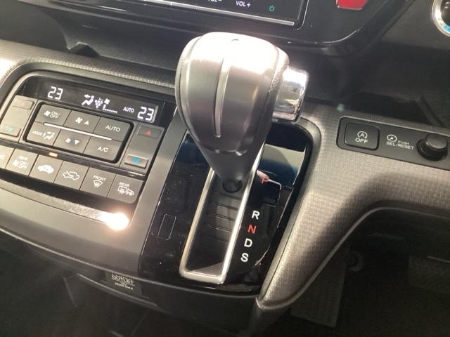 ステップワゴンスパーダ スパーダホンダセンシング Bluetooth・純正ナビ・リアカメラ・ETC・禁煙車・ワンオーナー・VSA・サイドカーテンエアバック・LEDヘッドライト・オートA/C・スマートキー・取扱説明書・記録簿・スペアキー(14枚目)