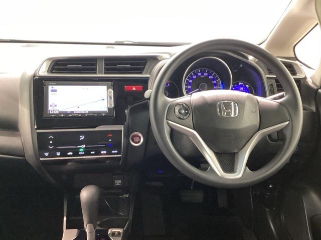 フィット 13G・Fパッケージ Bluetooth・純正ナビ・リアカメラ・ETC・ドラレコ・禁煙車・ワンオーナー・VSA・SRSエアバック・オートA/C・スマートキー・オートリトラミラー・ドアバイザー・取扱説明書・記録簿・スペアキー(9枚目)