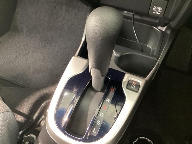 フィット 13G・Fパッケージ Bluetooth・純正ナビ・リアカメラ・ETC・ドラレコ・禁煙車・ワンオーナー・VSA・SRSエアバック・オートA/C・スマートキー・オートリトラミラー・ドアバイザー・取扱説明書・記録簿・スペアキー(13枚目)