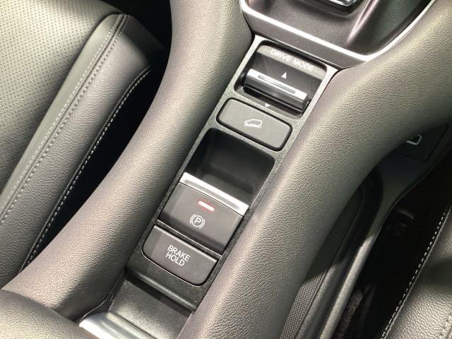 ＺＲ－Ｖ ｅ：ＨＥＶＺ　Ｂｌｕｅｔｏｏｔｈ・ＣＯＮＮＥＣＴディスプレイ・マルチビューカメラ・ＥＴＣ２．０・ＶＳＡ・カーテンエアバック・本革シート・パワーシート・シートヒーター・ステアリングヒーター・パワーテールゲート（18枚目）