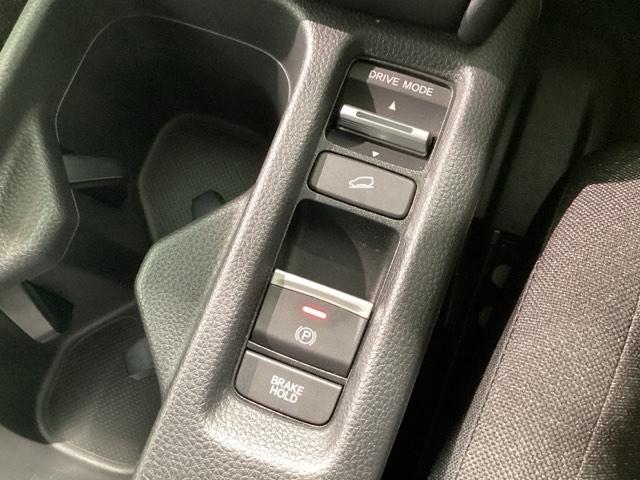 ヴェゼル e:HEVX レンタカーアップ車・Bluetooth・スマートナビ・リアカメラ・ETC2.0・前後ドラレコ・禁煙車・VSA・カーテンエアバック・電子パーキング・ブレーキホールド・オートA/C・パーキングセンサー(17枚目)