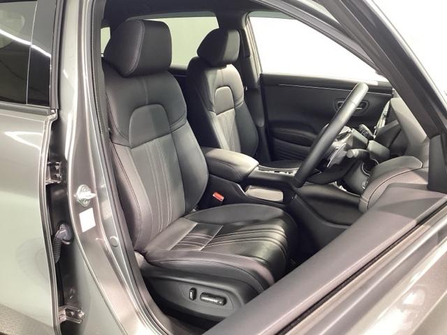 ＺＲ－Ｖ ｅ：ＨＥＶＺ特別仕様車ブラックスタイル　当社デモカー・ＣＯＮＮＥＣＴディスプレイ・マルチビューカメラ・ＥＴＣ２．０・前後ドラレコ・禁煙車・ＶＳＡ・サイドエアバック・電動シート・シートヒーター・電動バックドア・ステアリングヒーター・ＢＯＳＥ（8枚目）