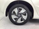 純正スチールホイールです。アルミホイールに比べ、強度があるのが頼もしい!車にぴったりなデザインのホイールカバー付です。