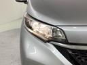 LEDヘッドライトです。蛍光灯のような明るさが特徴で広い範囲を明るく照らしてくれます。光量が大きいので暗い場所での視認性が上がります。また寿命が長く、消費電力も少ないので経済的です。