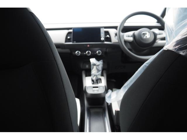 フィット ｅ：ＨＥＶクロスター　ホンダセンシング／衝突軽減ブレーキ／クルーズコントロール／ＬＥＤヘッドライト／１６インチアルミホイール／純正ナビ／ＥＴＣ／ＴＶ／バックカメラ／サイドカーテンエアバック／ＣＤ／ＤＶＤ／（2枚目）