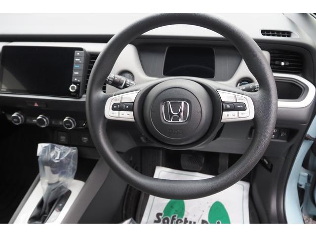 フィット ｅ：ＨＥＶクロスター　ホンダセンシング／衝突軽減ブレーキ／クルーズコントロール／ＬＥＤヘッドライト／１６インチアルミホイール／純正ナビ／ＥＴＣ／ＴＶ／バックカメラ／サイドカーテンエアバック／ＣＤ／ＤＶＤ／（6枚目）