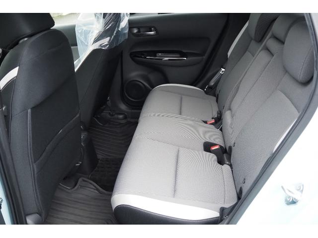 フィット ｅ：ＨＥＶクロスター　ホンダセンシング／衝突軽減ブレーキ／クルーズコントロール／ＬＥＤヘッドライト／１６インチアルミホイール／純正ナビ／ＥＴＣ／ＴＶ／バックカメラ／サイドカーテンエアバック／ＣＤ／ＤＶＤ／（7枚目）