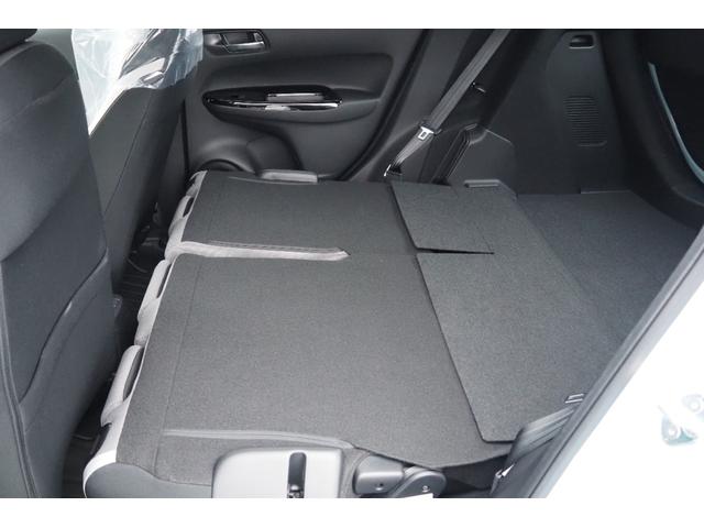 フィット ｅ：ＨＥＶクロスター　ホンダセンシング／衝突軽減ブレーキ／クルーズコントロール／ＬＥＤヘッドライト／１６インチアルミホイール／純正ナビ／ＥＴＣ／ＴＶ／バックカメラ／サイドカーテンエアバック／ＣＤ／ＤＶＤ／（8枚目）