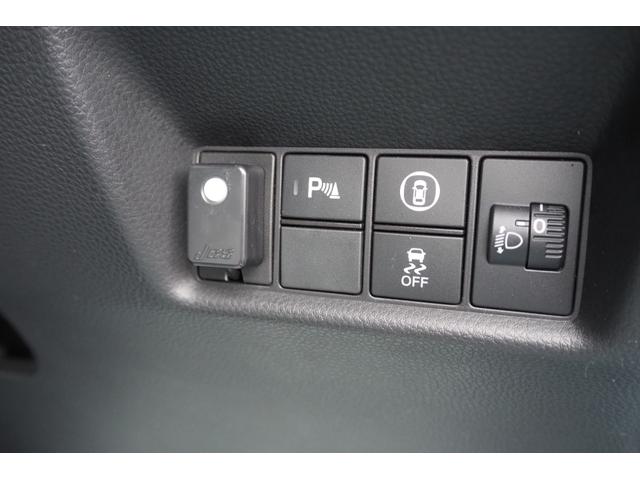 フィット ｅ：ＨＥＶクロスター　ホンダセンシング／衝突軽減ブレーキ／クルーズコントロール／ＬＥＤヘッドライト／１６インチアルミホイール／純正ナビ／ＥＴＣ／ＴＶ／バックカメラ／サイドカーテンエアバック／ＣＤ／ＤＶＤ／（9枚目）