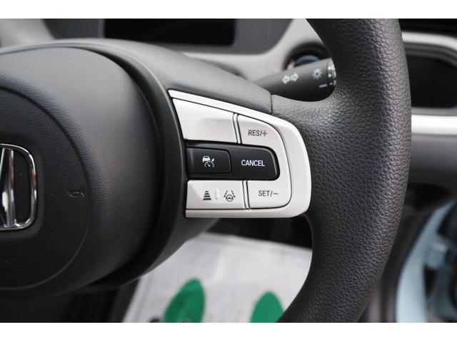 フィット ｅ：ＨＥＶクロスター　ホンダセンシング／衝突軽減ブレーキ／クルーズコントロール／ＬＥＤヘッドライト／１６インチアルミホイール／純正ナビ／ＥＴＣ／ＴＶ／バックカメラ／サイドカーテンエアバック／ＣＤ／ＤＶＤ／（13枚目）