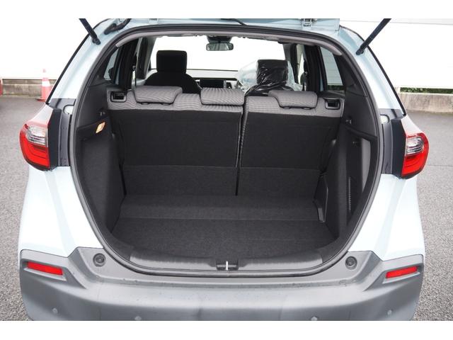 フィット ｅ：ＨＥＶクロスター　ホンダセンシング／衝突軽減ブレーキ／クルーズコントロール／ＬＥＤヘッドライト／１６インチアルミホイール／純正ナビ／ＥＴＣ／ＴＶ／バックカメラ／サイドカーテンエアバック／ＣＤ／ＤＶＤ／（28枚目）