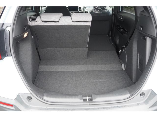 フィット ｅ：ＨＥＶクロスター　ホンダセンシング／衝突軽減ブレーキ／クルーズコントロール／ＬＥＤヘッドライト／１６インチアルミホイール／純正ナビ／ＥＴＣ／ＴＶ／バックカメラ／サイドカーテンエアバック／ＣＤ／ＤＶＤ／（30枚目）