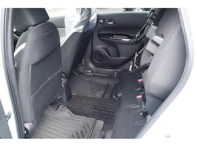 フィット ｅ：ＨＥＶクロスター　ホンダセンシング／衝突軽減ブレーキ／クルーズコントロール／ＬＥＤヘッドライト／１６インチアルミホイール／純正ナビ／ＥＴＣ／ＴＶ／バックカメラ／サイドカーテンエアバック／ＣＤ／ＤＶＤ／（35枚目）