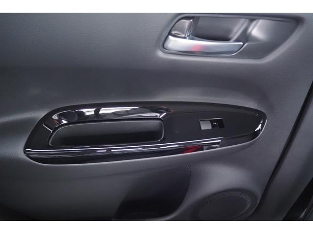 フィット ｅ：ＨＥＶクロスター　ホンダセンシング／衝突軽減ブレーキ／クルーズコントロール／ＬＥＤヘッドライト／１６インチアルミホイール／純正ナビ／ＥＴＣ／ＴＶ／バックカメラ／サイドカーテンエアバック／ＣＤ／ＤＶＤ／（39枚目）