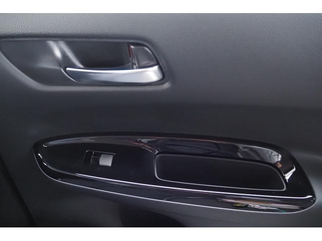 フィット ｅ：ＨＥＶクロスター　ホンダセンシング／衝突軽減ブレーキ／クルーズコントロール／ＬＥＤヘッドライト／１６インチアルミホイール／純正ナビ／ＥＴＣ／ＴＶ／バックカメラ／サイドカーテンエアバック／ＣＤ／ＤＶＤ／（40枚目）