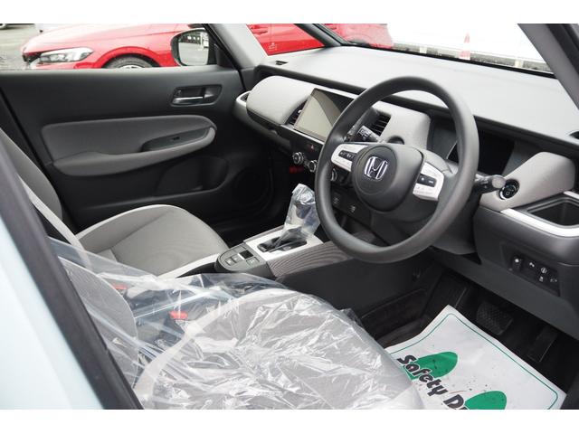 フィット ｅ：ＨＥＶクロスター　ホンダセンシング／衝突軽減ブレーキ／クルーズコントロール／ＬＥＤヘッドライト／１６インチアルミホイール／純正ナビ／ＥＴＣ／ＴＶ／バックカメラ／サイドカーテンエアバック／ＣＤ／ＤＶＤ／（41枚目）