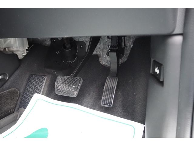 フィット ｅ：ＨＥＶクロスター　ホンダセンシング／衝突軽減ブレーキ／クルーズコントロール／ＬＥＤヘッドライト／１６インチアルミホイール／純正ナビ／ＥＴＣ／ＴＶ／バックカメラ／サイドカーテンエアバック／ＣＤ／ＤＶＤ／（42枚目）