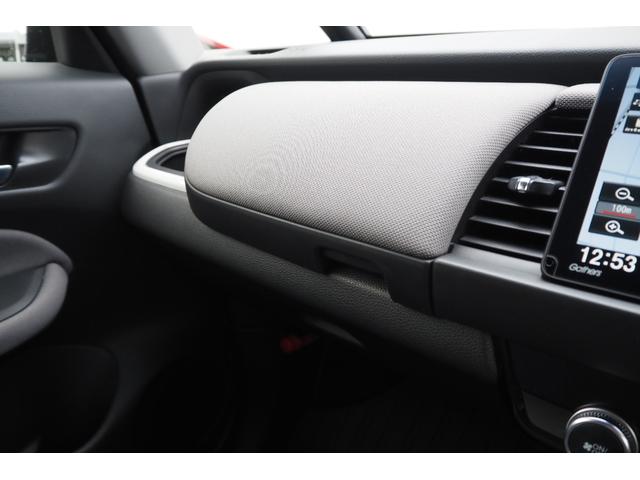 フィット ｅ：ＨＥＶクロスター　ホンダセンシング／衝突軽減ブレーキ／クルーズコントロール／ＬＥＤヘッドライト／１６インチアルミホイール／純正ナビ／ＥＴＣ／ＴＶ／バックカメラ／サイドカーテンエアバック／ＣＤ／ＤＶＤ／（45枚目）