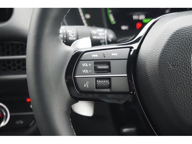 ＺＲ－Ｖ ｅ：ＨＥＶＺ特別仕様車ブラックスタイル　純正ナビ／前後ドラレコ／ホンダセンシング／衝突軽減ブレーキ／クルーズコントロール／ＥＴＣ／ＴＶ／バックカメラ／サイドカーテンエアバック／ＬＥＤフォグライト／パドルシフト／アルミホイール／（8枚目）