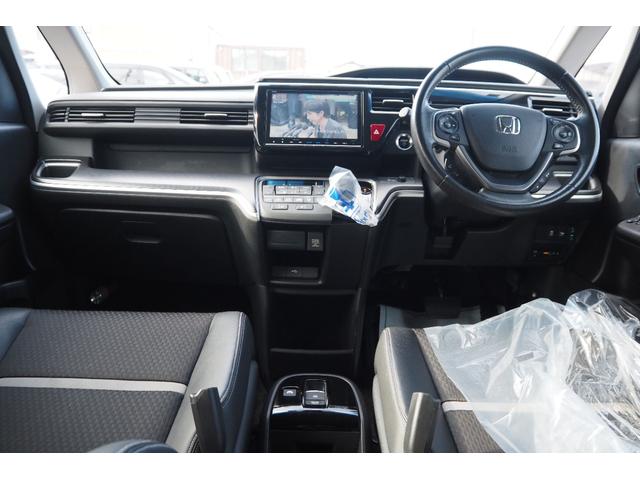 ステップワゴンスパーダ スパーダハイブリッドＧ・ＥＸホンダセンシング　純正ナビ／ホンダセンシング／ドラレコ（前）／両側パワースライドドア／衝突軽減ブレーキ／クルーズコントロール／ＬＥＤヘッドライト／アルミホイール／ＥＴＣ／ＴＶ／バックカメラ／サイドカーテンエアバック／（3枚目）