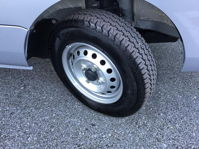 ハイゼットトラック スタンダード　盗難防止装置　レーダーブレーキ　Ｃソナー　キーレスエントリー　スマートキー　パワステ　オートエアコン　アイドルストップ　オートライト　レーンキープアシスト　　衝突安全ボディ（28枚目）