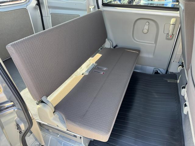 エブリイ ＰＣ　６型　バックアイカメラ付ディスプレイオーディオ　バックアイカメラ付ディスプレイオーディオ　ＬＥＤヘッドランプ　オートライト　スライドドア　シートヒーター　スズキセーフティーサポート　衝突被害軽減システム　アイドリングストップ　横滑り防止機能（23枚目）