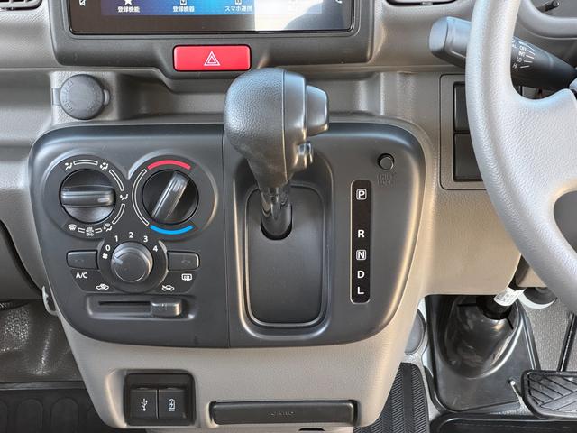 エブリイ ＰＣ　６型　バックアイカメラ付ディスプレイオーディオ　バックアイカメラ付ディスプレイオーディオ　ＬＥＤヘッドランプ　オートライト　スライドドア　シートヒーター　スズキセーフティーサポート　衝突被害軽減システム　アイドリングストップ　横滑り防止機能（29枚目）