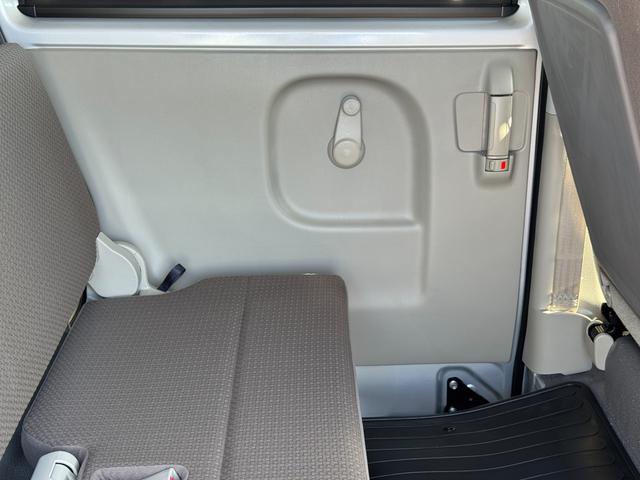 エブリイ ＰＣ　６型　バックアイカメラ付ディスプレイオーディオ　バックアイカメラ付ディスプレイオーディオ　ＬＥＤヘッドランプ　オートライト　スライドドア　シートヒーター　スズキセーフティーサポート　衝突被害軽減システム　アイドリングストップ　横滑り防止機能（38枚目）