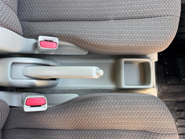 エブリイ ＰＣ　６型　バックアイカメラ付ディスプレイオーディオ　バックアイカメラ付ディスプレイオーディオ　ＬＥＤヘッドランプ　オートライト　スライドドア　シートヒーター　スズキセーフティーサポート　衝突被害軽減システム　アイドリングストップ　横滑り防止機能（55枚目）